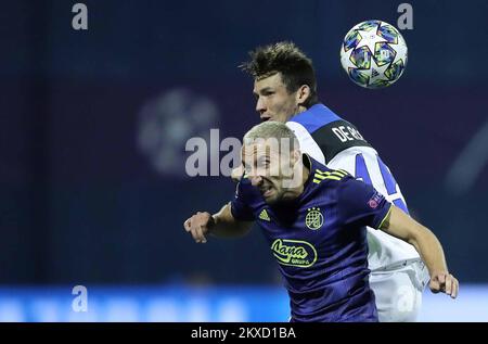 ZAGREB, KROATIEN - SEPTEMBER 18: Marin Leovac von GNK Dinamo Zagreb und Marten de Roon von Atalanta BC während des Spiels der UEFA Champions League Gruppe C zwischen GNK Dinamo und Atalanta B.C. im Maksimir-Stadion am 18. September 2019 in Zagreb, Kroatien. Foto: Slavko Midzor/PIXSELL Stockfoto