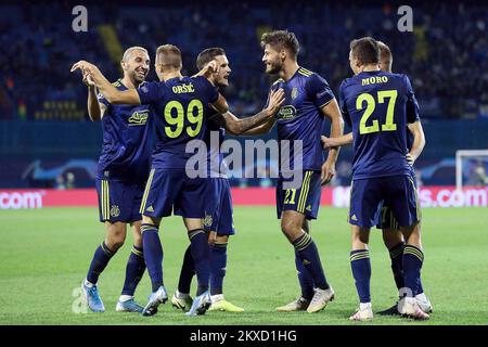 ZAGREB, KROATIEN – SEPTEMBER 18: Die Spieler von GNK Dinamo Zagreb feiern das Tor beim Spiel der UEFA Champions League Gruppe C zwischen GNK Dinamo und Atalanta B.C. am 18. September 2019 im Maksimir-Stadion in Zagreb, Kroatien. Foto: Goran Stanzl/PIXSELL Stockfoto