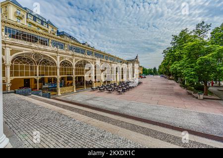 Blick auf das historische Kolonada-Gebäude im tschechischen Kurort Marienbad Stockfoto