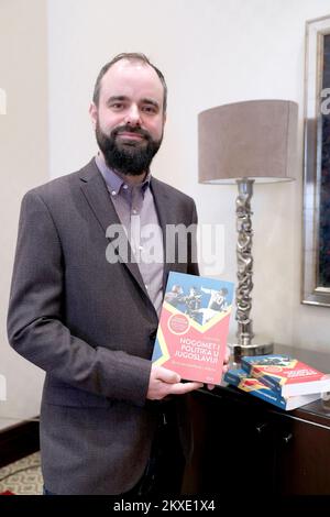 17.12.2019., Zagreb, Kroatien - der britische Historiker Richard Mills präsentiert die kroatische Ausgabe seines Buches Footbal and Political in Jugoslawien: Sports, Nationalismus and the State im Esplanade Hotel. Foto: Patrik Macek/PIXSELL Stockfoto