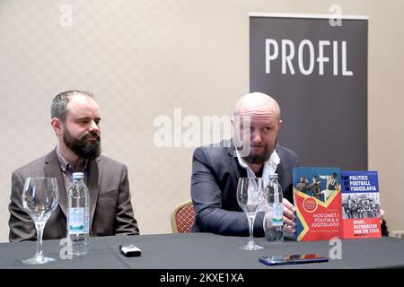 17.12.2019., Zagreb, Kroatien - der britische Historiker Richard Mills präsentiert die kroatische Ausgabe seines Buches Footbal and Political in Jugoslawien: Sports, Nationalismus and the State im Esplanade Hotel. Foto: Patrik Macek/PIXSELL Stockfoto