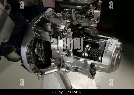 Detaildarstellung des Querschnitts des Benzinmotorgetriebes, das als Lernhilfe verwendet wird. Stockfoto