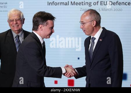 04.03.2020., National and University Library, Zagreb, Kroatien - Informelles Treffen der EU-Verteidigungsminister. Hohe Vertreterin der EU für Außen- und Sicherheitspolitik und Vizepräsident der Europäischen Kommission Josep Borrell Fontelles, stellvertretender Staatsminister Polens PaweÅ‚ WoÅºny und stellvertretender Premierminister und Verteidigungsminister der Republik Kroatien Damir Krsticevic. Foto: Goran Stanzl/PIXSELL/EU2020HR Stockfoto