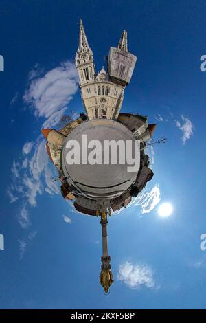 01.04.2020., Zagreb, Kroatien - 360 winzige Planet View of empty City Streets during Coronavirus Pandemie. Zagreb Kathedrale Foto: Davor Puklavec/PIXSELL Stockfoto