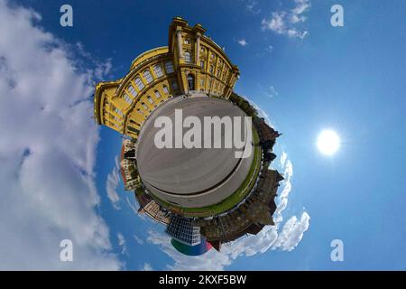 01.04.2020., Zagreb, Kroatien - 360 winzige Planet View of empty City Streets during Coronavirus Pandemie. Kroatisches Nationaltheater. Foto: Davor Puklavec/PIXSELL Stockfoto