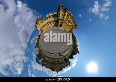 01.04.2020., Zagreb, Kroatien - 360 winzige Planet View of empty City Streets during Coronavirus Pandemie. Kroatisches Nationaltheater. Foto: Davor Puklavec/PIXSELL Stockfoto