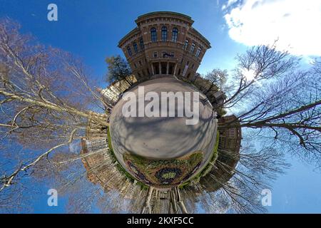 01.04.2020., Zagreb, Kroatien - 360 winzige Planet View of empty City Streets during Coronavirus Pandemie. Park Zrinjevac. Foto: Davor Puklavec/PIXSELL Stockfoto