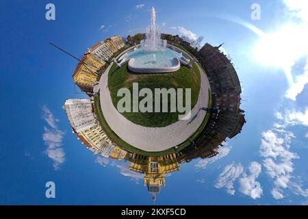01.04.2020., Zagreb, Kroatien - 360 winzige Planet View of empty City Streets during Coronavirus Pandemie. Kunstpavillon Foto: Davor Puklavec/PIXSELL Stockfoto