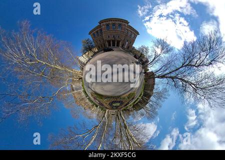 01.04.2020., Zagreb, Kroatien - 360 winzige Planet View of empty City Streets during Coronavirus Pandemie. Park Zrinjevac. Foto: Davor Puklavec/PIXSELL Stockfoto