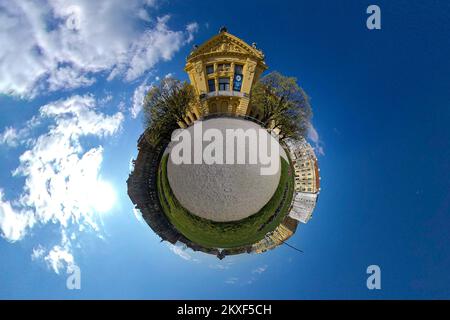 01.04.2020., Zagreb, Kroatien - 360 winzige Planet View of empty City Streets during Coronavirus Pandemie. Kunstpavillon Foto: Davor Puklavec/PIXSELL Stockfoto