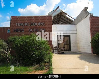 Tornado - Hackleburg, Alabama , 19. Juli 2011 Hackleburg High School, 189 School Street, Hackleburg, Alabama. Die FEMA ist derzeit an der Wiederherstellung der Highschool und der Grundschule beteiligt, die von einem ESF-5-Tornado, der Marion County am 27. April 2011 um 3 Uhr traf, zum Scheitern verurteilt wurden. Alabama schwere Stürme, Tornados, Stürme und Überschwemmungen. Fotos zu Katastrophen- und Notfallmanagementprogrammen, Aktivitäten und Beamten Stockfoto