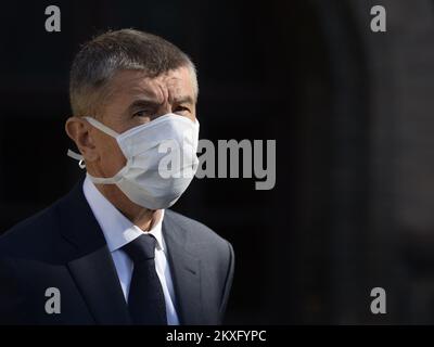 Premierminister Andrej Babis (für ANO) nimmt an einer Pressekonferenz der Geburtshilfe- und Gynäkologischen Kliniken des Allgemeinen Lehrkrankenhauses (VFN) in Prag Teil, deren Schwerpunkt auf dem Projekt Geburtshilfe des 21.. Jahrhunderts, dem geplanten Bau eines neuen Geburtshilfezentrums lag, das am Donnerstag in der VFN-Klinik, Apolinarska, Prag, Tschechische Republik, stattfand. 21. Mai 2020. Stockfoto