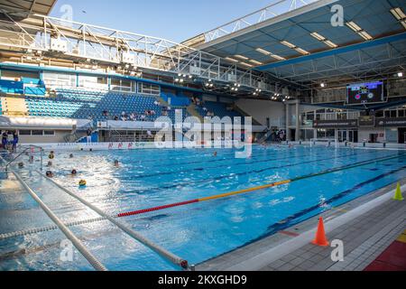 Das erste Halbfinalspiel der kroatischen Wasserpolo-Meisterschaft VK Jug AO - VK Solaris findet am 01. Juli 2020 im Stadtpool in Dubrovnik, Kroatien, statt. Foto: Grgo Jelavic/PIXSELL Stockfoto