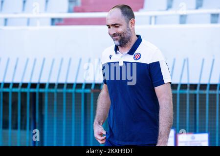 DAS AKTENFOTO New Juventus Boss Andrea Pirlo hat Hajduk Split Cheftrainer Igor Tudor als seinen neuen Assistenztrainer in Turin mitgebracht. Der ehemalige kroatische Verteidiger hat bereits Erfahrungen mit der Verwaltung in Italien gesammelt, nachdem er 2018 und 2019 zwei separate Einsätze mit Udinesen hatte. Der ehemalige kroatische Verteidiger spielte am 05. Juli 2020 174 Mal für Juventus zwischen 1998 und 2007. DATEI FOTOTRAINER von Hajduk Split Igor Tudor während der 33.. Runde der kroatischen First Football League zwischen HNK Hajduk und NK Osijek im Poljud-Stadion in Split, Kroatien. Foto: Milan Sabic/PIXSELL Stockfoto