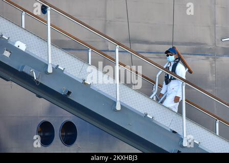 Das Kreuzfahrtschiff „Le Champlain“ kam am 25,2020. August im Hafen von Zadar in Zadar, Kroatien, an. Der Heimathafen des Schiffes „Le Champlain“ ist Dubrovnik (Kroatien), für Abflüge und das Einsteigen von Passagieren auf einer einwöchigen Reise und Routen bis zum letzten Freitag des nächsten Septembers. Le Champlain bietet Platz für 174 Passagiere und segelt zu mehreren Häfen in Kroatien, unter anderem: Mljet, Vis, Korcula, Komiza... immer als kleine Kreuzfahrt an der Küste. Le Champlain ist benannt nach dem berühmten französischen Entdecker und Navigator Samuel de Champalin, der den Atlantik an der Wende der 1 Jahre dreißig Mal überquerte Stockfoto