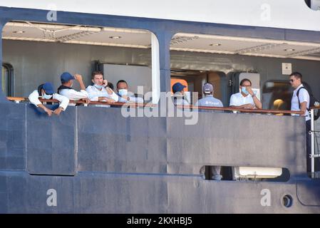 Das Kreuzfahrtschiff „Le Champlain“ kam am 25,2020. August im Hafen von Zadar in Zadar, Kroatien, an. Der Heimathafen des Schiffes „Le Champlain“ ist Dubrovnik (Kroatien), für Abflüge und das Einsteigen von Passagieren auf einer einwöchigen Reise und Routen bis zum letzten Freitag des nächsten Septembers. Le Champlain bietet Platz für 174 Passagiere und segelt zu mehreren Häfen in Kroatien, unter anderem: Mljet, Vis, Korcula, Komiza... immer als kleine Kreuzfahrt an der Küste. Le Champlain ist benannt nach dem berühmten französischen Entdecker und Navigator Samuel de Champalin, der den Atlantik an der Wende der 1 Jahre dreißig Mal überquerte Stockfoto