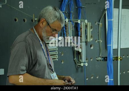 Flooding Hurricane/Tropical Storm - Neptune, N. J. , 6. September 2011 FEMA Logistics beginnt mit der Verdrahtung eines Bürogebäudes, das als zukünftige Joint Field Office für die Reaktion der FEMA auf die Schäden von Hurricane Irene genutzt werden soll. Hurrikan Irene Aus New Jersey. Fotos zu Katastrophen- und Notfallmanagementprogrammen, Aktivitäten und Beamten Stockfoto