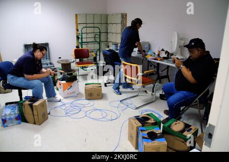 Flooding Hurricane/Tropical Storm - Neptune, N. J. , 7. September 2011 das FEMA Logistics Team beginnt mit der Verdrahtung und Einrichtung einer gemeinsamen Außenstelle innerhalb von 72 Stunden. Tim Pioppo/FEMA. Hurrikan Irene Aus New Jersey. Fotos zu Katastrophen- und Notfallmanagementprogrammen, Aktivitäten und Beamten Stockfoto