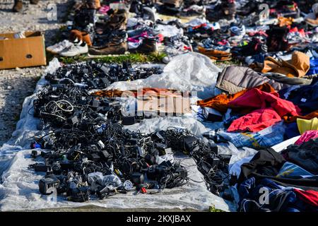 Der Hrelic-Flohmarkt befindet sich im südlichen Teil von Zagreb in der Nähe der Sava. itâ ist ein riesiger offener Bereich, in dem jeder alles verkaufen und kaufen kann. Sie findet das ganze Jahr über jeden Mittwoch, Samstag und Sonntag von 7am bis 3pm Uhr statt, und die Teilnahme ist itâ € kostenlos. In Zagreb, Kroatien am 25. Oktober 2020. Foto: Josip Regovic/PIXSELL Stockfoto