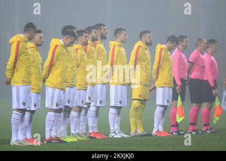 Die Spieler Montenegros singen ihre Nationalhymne vor dem Bühnenspiel der UEFA Nations League zwischen Aserbaidschan und Montenegro am 14. November 2020 im Stadion Ivan Laljak-Ivic in Zapresic, Kroatien. Foto: Goran Stanzl/PIXSELL Stockfoto