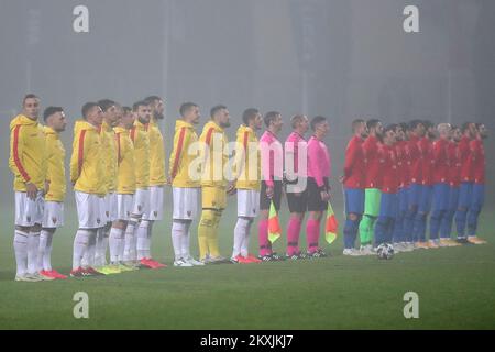 Die Spieler Montenegros singen ihre Nationalhymne vor dem Bühnenspiel der UEFA Nations League zwischen Aserbaidschan und Montenegro am 14. November 2020 im Stadion Ivan Laljak-Ivic in Zapresic, Kroatien. Foto: Goran Stanzl/PIXSELL Stockfoto