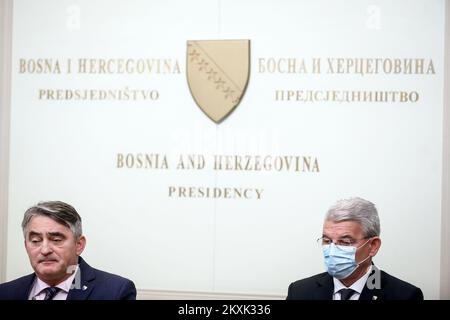 Nachdem er sich weigerte, mit dem russischen Außenminister Sergei Lavrov zusammenzutreffen, erklärte Sefik Dzaferovic, Mitglied des BiH-Ratsvorsitzes, dass Bosnien und Herzegowina seinen Stolz habe und eine starke Botschaft aussenden wolle, und dass jeder die Entscheidungen respektieren müsse, die alle Völker in Bosnien und Herzegowina am 15 in Sarajewo getroffen haben. Dezember 2020. Foto: Armin Durgut/PIXSELL Stockfoto