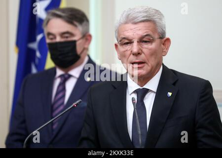 Nachdem er sich weigerte, mit dem russischen Außenminister Sergei Lavrov zusammenzutreffen, erklärte Sefik Dzaferovic, Mitglied des BiH-Ratsvorsitzes, dass Bosnien und Herzegowina seinen Stolz habe und eine starke Botschaft aussenden wolle, und dass jeder die Entscheidungen respektieren müsse, die alle Völker in Bosnien und Herzegowina am 15 in Sarajewo getroffen haben. Dezember 2020. Foto: Armin Durgut/PIXSELL Stockfoto