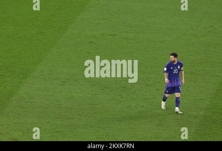 Doha, Katar. 30.. November 2022. Lionel Messi aus Argentinien wird während des Spiels der Gruppe C zwischen Polen und Argentinien bei der FIFA-Weltmeisterschaft 2022 im Stadium 974 in Doha, Katar, am 30. November 2022 gesehen. Kredit: Han Yan/Xinhua/Alamy Live News Stockfoto