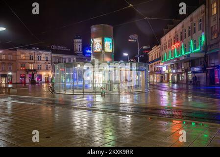 Der leere Ante-Starcevica-Platz ist abgebildet, nachdem die Neujahrsfeier aufgrund von COVID-19-Problemen am 31. Dezember 2020 in Osijek, Kroatien, abgesagt wurde. Foto: Davor Javorovic/PIXSELL Stockfoto