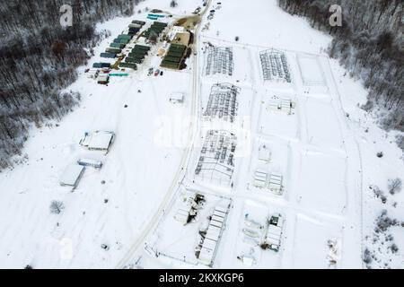Luftfoto des Lagers Lipa, in dem die Migranten untergebracht sind, in