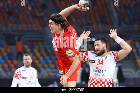 KAIRO, ÄGYPTEN - JANUAR 25: Jacob Holm von Dänemark in Aktion während des 27.. IHF Männer-Weltmeisterschaftsspiels der Gruppe II zwischen Dänemark und Kroatien am 25. Januar 2021 in der Kairo Stadion Sports Hall in Kairo, Ägypten. Foto: Slavko Midzor/PIXSELL Stockfoto