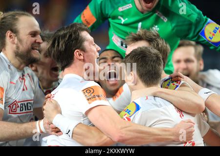 KAIRO, ÄGYPTEN - JANUAR 27: Dänische Spieler feiern den Sieg nach dem 27.. Finale der IHF-Weltmeisterschaft zwischen Dänemark und Ägypten in der Kairo Stadion Sports Hall in Kairo, Ägypten am 27. Januar 2021. Foto: Slavko Midzor/PIXSELL Stockfoto