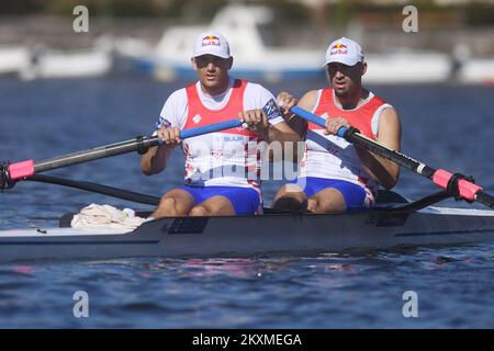 Die kroatischen Ruderer Martin und Valent Sinkovic bereiten sich auf die Wettbewerbe vor, die sie am 04. März 2021 in Zaton bei Sibenik., in Zaton, Kroatien, erwarten. Foto: Hrvoje Jelavic/PIXSELL Stockfoto