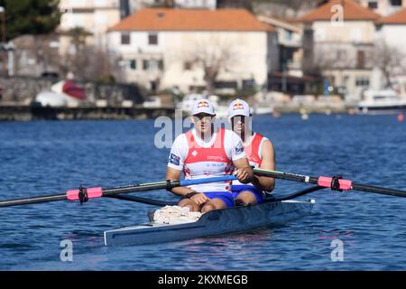 Die kroatischen Ruderer Martin und Valent Sinkovic bereiten sich auf die Wettbewerbe vor, die sie am 04. März 2021 in Zaton bei Sibenik., in Zaton, Kroatien, erwarten. Foto: Hrvoje Jelavic/PIXSELL Stockfoto