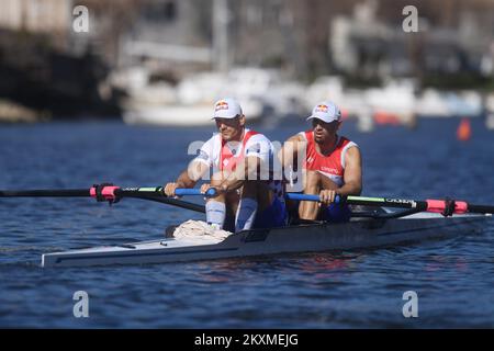 Die kroatischen Ruderer Martin und Valent Sinkovic bereiten sich auf die Wettbewerbe vor, die sie am 04. März 2021 in Zaton bei Sibenik., in Zaton, Kroatien, erwarten. Foto: Hrvoje Jelavic/PIXSELL Stockfoto