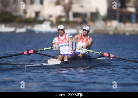 Die kroatischen Ruderer Martin und Valent Sinkovic bereiten sich auf die Wettbewerbe vor, die sie am 04. März 2021 in Zaton bei Sibenik., in Zaton, Kroatien, erwarten. Foto: Hrvoje Jelavic/PIXSELL Stockfoto