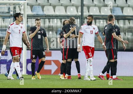 RIJEKA, KROATIEN - MÄRZ 30 2021: luka Modric und Domagoj Vida feiern am 30. März 2022 während des Qualifikationsspiels der FIFA-Weltmeisterschaft Katar zwischen Kroatien und Malta im HNK Rijeka Stadion in Rijeka, Kroatien, ein Tor. Foto: Slavko Midzor/PIXSELL Stockfoto