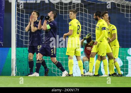Enttäuschte Rasmus Lauritsen und Arijan Ademi von Dinamo Zagreb während des ersten Fußballspiels der UEFA Europa League im Viertelfinale der UEFA Europa League zwischen Dinamo Zagreb und Villarreal am 8. April 2021 im Stadium Maksimir in Zagreb, Kroatien. Foto: Goran Stanzl/PIXSELL Stockfoto