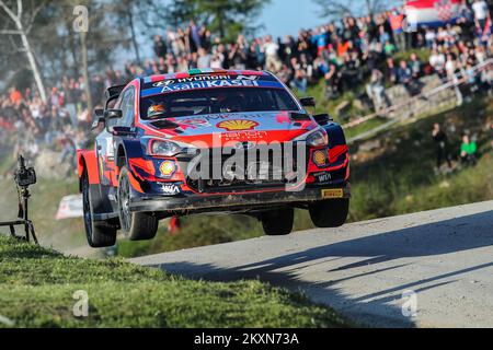 Craig Breen aus Irland und Paul Nagle aus Irland treten am 23. April 2021 an Tag 1 der FIA-Weltmeisterschaft Kroatien in Zagreb, Kroatien, mit ihrem Hyundai Shell Mobis World Rally Team Hyundai i20 Coupe WRC gegeneinander an. Luka Stanzl/PIXSELL Stockfoto