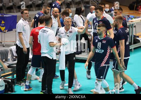 Kroatien Cheftrainer Emanuele Zanini Gesten während des CEV EuroVolley 2021 Qualifying Match zwischen Kroatien und den Niederlanden in der Kresimir Cosic Hall im Visnjik Sports Center, Zadar, Kroatien am 7. Mai 2021. Foto: Marko Dimic/PIXSELL Stockfoto