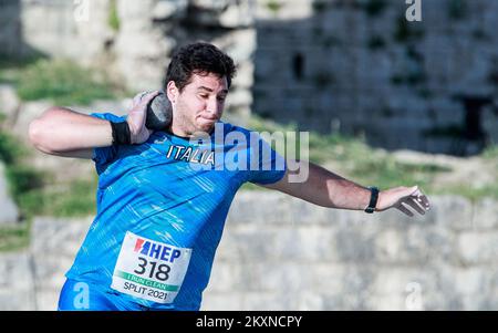 SPLIT, KROATIEN - 08. MAI: Leonardo Fabbri aus Italien tritt am 08. Mai 2021 in Split, Kroatien, während des europäischen Wurfpokals am historischen Veranstaltungsort Salona an. Foto: Milan Sabic/PIXSELL Stockfoto