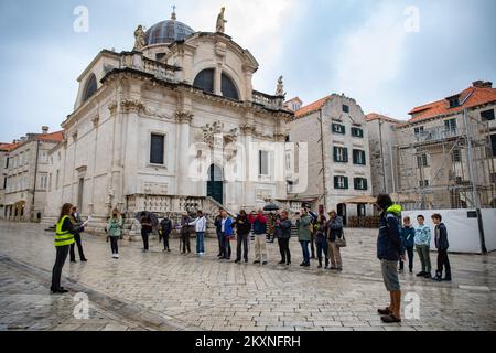 Mehrere Bürger versammelten sich am 15. Mai 2021 bei der World Wide Rally for Freedom auf Stradun in Dubrovnik, Kroatien. ˜Protest sprach von der Unveräußerlichkeit der Grundrechte und dem Widerstand gegen die Verhängung restriktiver Maßnahmen â€ zur Verhinderung der Ausbreitung von coronavirusâ€™. Foto: Grgo Jelavic/PIXSELL Stockfoto