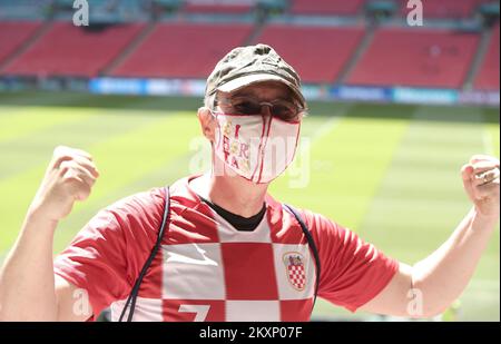 Vor dem Spiel der UEFA Euro 2020 Championship Group D zwischen England und Kroatien am 13. Juni 2021 in London, Großbritannien, werden kroatische Fußballfans im Wembley-Stadion gesehen. Foto: Goran Stanzl/PIXSELL Stockfoto