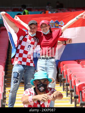 Vor dem Spiel der UEFA Euro 2020 Championship Group D zwischen England und Kroatien am 13. Juni 2021 in London, Großbritannien, werden kroatische Fußballfans im Wembley-Stadion gesehen. Foto: Luka Stanzl/PIXSELL Stockfoto