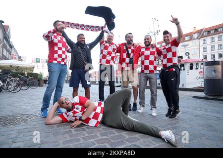 Kroatische Fans in fröhlicher Stimmung im Stadtzentrum vor dem morgigen Spiel , in Kopenhagen , Dänemark, am 27. Juni 2021. Kroatien wird in der EURO-2020-Runde 16 in Kopenhagen gegen Spanien spielen. Foto: Goran Stanzl/PIXSELL Stockfoto