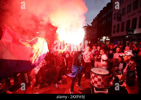 Kroatische Fans in fröhlicher Stimmung im Stadtzentrum vor dem morgigen Spiel , in Kopenhagen , Dänemark, am 27. Juni 2021. Kroatien wird in der EURO-2020-Runde 16 in Kopenhagen gegen Spanien spielen. Foto: Goran Stanzl/PIXSELL Stockfoto