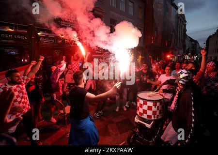 Kroatische Fans in fröhlicher Stimmung im Stadtzentrum vor dem morgigen Spiel , in Kopenhagen , Dänemark, am 27. Juni 2021. Kroatien wird in der EURO-2020-Runde 16 in Kopenhagen gegen Spanien spielen. Foto: Goran Stanzl/PIXSELL Stockfoto