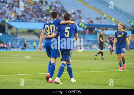 Arijan Ademi und Duje Cop von Dinamo Zagreb feiern am 7. Juli 2021 ein Tor bei der ersten Qualifikationsrunde der UEFA Champions League zwischen GNK Dinamo Zagreb und Valur im Maksimir-Stadion in Zagreb, Kroatien. Foto: Luka Stanzl/PIXSELL Stockfoto