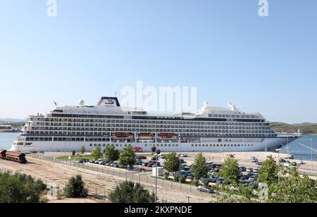 Der 228 Meter lange norwegische Kreuzer Viking Venus segelte am 21. Juli 2021 in den Hafen von Sibenik. Das ist der erste große Kreuzer, der in dieser Saison nach Sibenik segelt. Foto: Dusko Jaramaz/PIXSELL Stockfoto