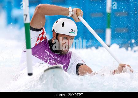 Matija Marinic von Kroatien in Aktion bei den Olympischen Spielen 2020 Canoe Slalom Men's C1 Semifinal am Kasai Canoe Slalom Centre in Tokio, Japan, am 26. Juli 2021. Foto: Igor Kralj/PIXSELL Stockfoto